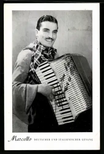 AK Musiker Marcello mit Akkordeon, Deutscher und italienischer Gesang