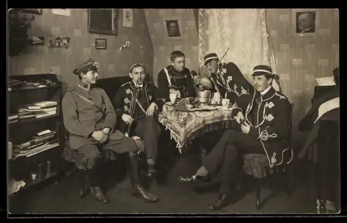 AK Gruppenfoto von Verbindungsstudenten in Pekesche und Uniform