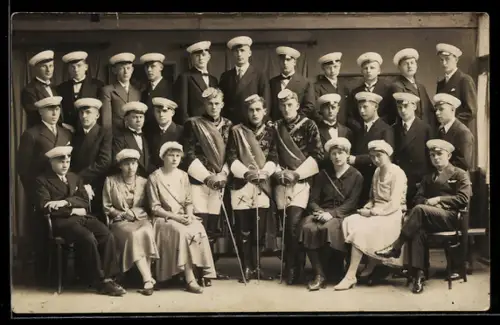 Foto-AK Studenten mit Schläger, studentische Szene