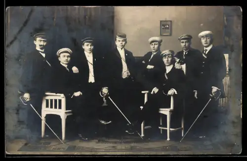 Foto-AK Studenten mit Schläger, studentische Szene