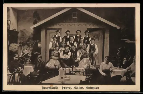 AK München, Bauernkapelle in Tracht im Hotel Peterhof am Marienplatz