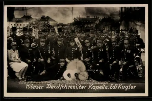 AK Wiener Deutschmeister Kapelle mit Instrumenten, Trachtenkapelle
