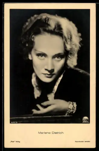 AK Schauspielerin Marlene Dietrich mit intensivem Blick