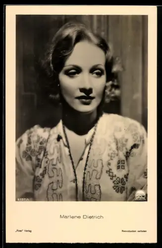 AK Schauspielerin Marlene Dietrich, En-face Poartrait