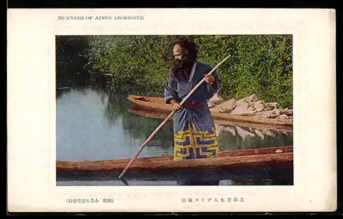 AK Japan, Ein Ainu auf einem Boot