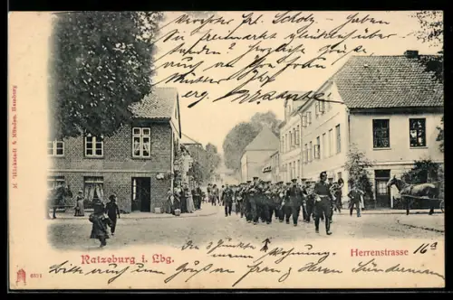 AK Ratzeburg i. Lbg., Herrenstrasse mit Parade