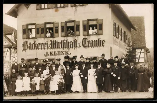 Foto-AK Murrhardt, Bäckerei und Gasthaus z. Traube, Inh. J. Klenk