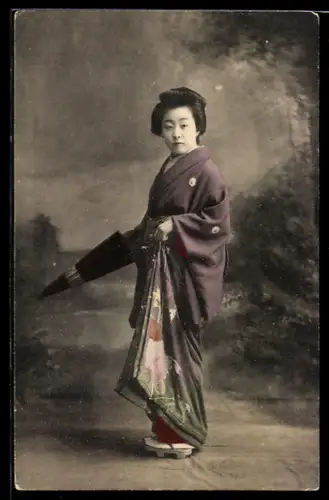 AK Geisha mit einem Regenschirm