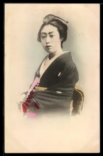 AK Geisha mit einem Fächer