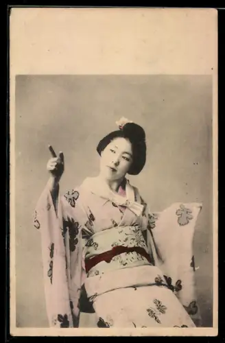 AK Geisha zeigt auf etwas