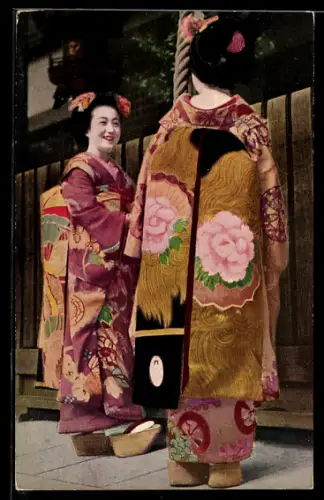 AK Zwei lächelnde Geishas