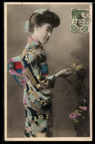AK Geisha im Profil mit einem Schmetterling