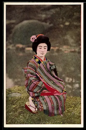AK Sitzende Geisha im Freien
