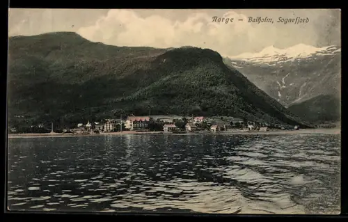 AK Balholm /Sognefjord, Ortsansicht vom Fjord aus mit Blick auf das Fjell