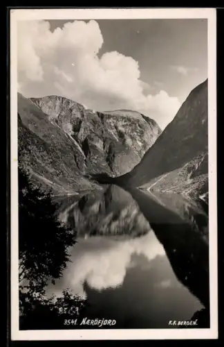 AK Naerøfjord, Ausblick auf den Fjord mit umrahmenden Bergen