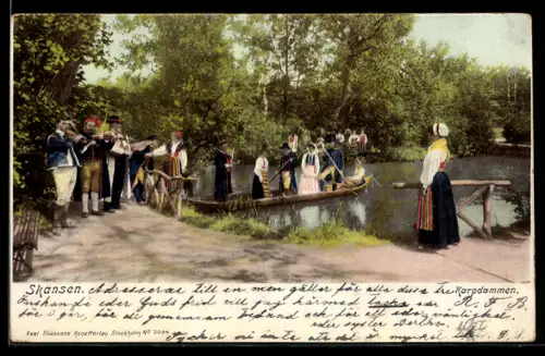 AK Skansen, Karpdammen, Schweden in ihren Trachten, Musikanten am Ufer