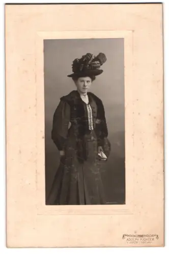 Fotografie Adolph Richter, Leipzig-Lindenau, Merseburger Str. 61, Elegante Dame in stilvoller Mode