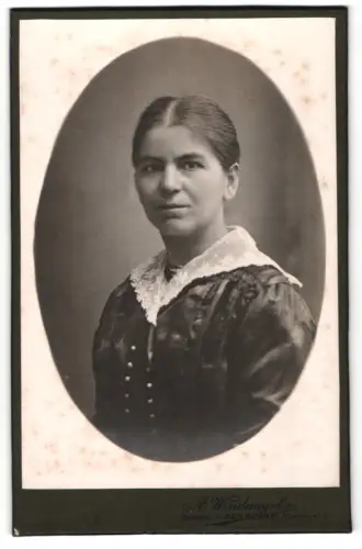 Fotografie A. Wendnagel, Heilbronn, Marktplatz 10, Porträt einer Frau