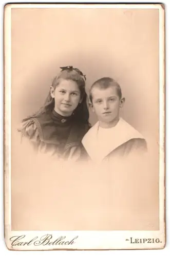 Fotografie Carl Bellach, Leipzig, Gellertstrasse 12 u. 14, Porträt von zwei Kindern