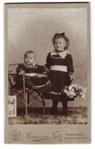 Fotografie Hermann Tietz, Hamburg, Gr. Burstah 12, Porträt zweier Kinder