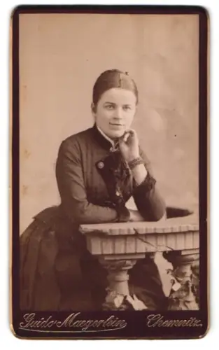 Fotografie Guido Maegerlein, Chemnitz, Frau in eleganter Pose