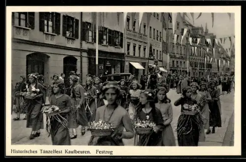 Foto-AK Kaufbeuren, Tänzelfest, Festzug in der Strasse