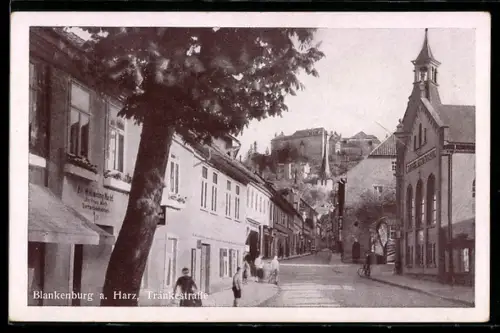 AK Blankenburg a. Harz, Tränkestrasse mit Passanten