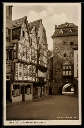 AK Linz a. Rh., Alte Häuser m. Stadttor