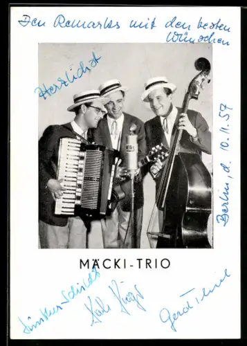 AK Musiker Mäcki-Trio mit Kontrabass, Akkordeon und Gitarre