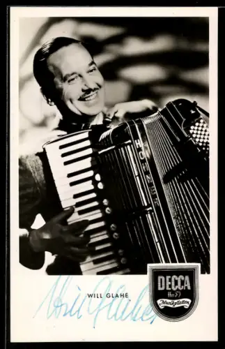 AK Musiker Will Glahe mit Akkordeon
