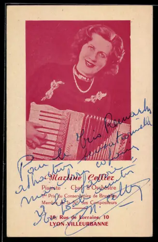 AK Musikerin Martine Cellier mit Akkordeon