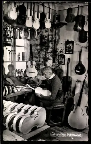 AK Mittenwald, Geigenbauer in seiner Werkstatt