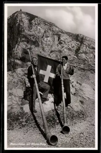 AK Pilatus Kulm, Alphornbläser auf mit schweizer Flagge