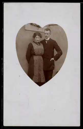 Foto-AK Paar in herzförmigem Passepartout