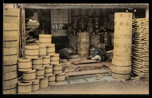 AK Arbeiter in einem Laden