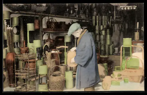 AK Arbeiter mit Mütze in einem Laden