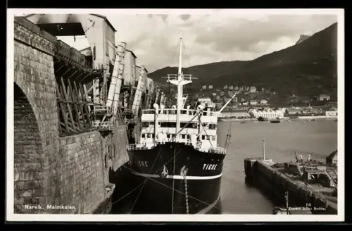 AK Narvik, Malmkaien, Schiff kurz vorm entladen