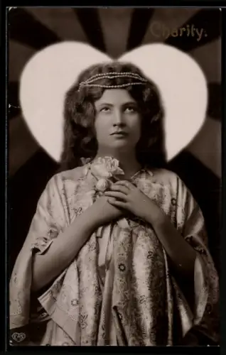 AK Hübsche Frau mit Rose an der Brust vor leuchtendem Herzen, Allegorie