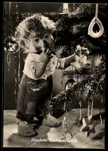 AK Mecki, Igel schmückt den Weihnachtsbaum