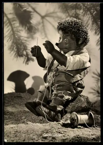 AK Igel Mecki mit Nadel und Faden