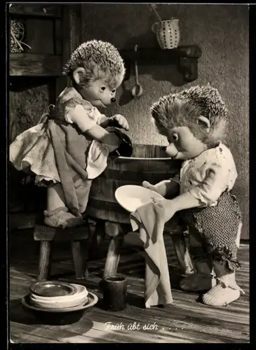 AK Mecki hilft beim Abwasch