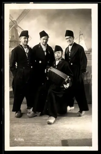 AK Holländer mit einem Akkordeonspieler