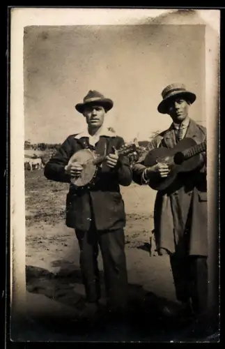 Foto-AK Zwei Männer mit Gitarre