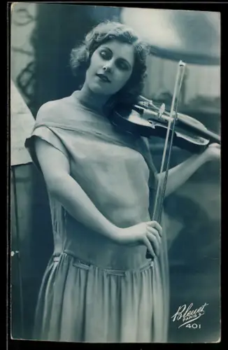 Foto-AK Bleuet Paris: Junge Frau spielt mit Geige