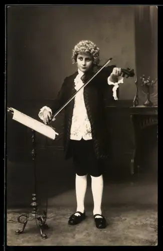 AK Junger Geiger in altertümlicher Kleidung