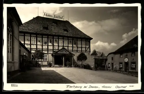 Foto-AK Walter Hahn, Dresden, Nr. 12161: Moritzburg bei Dresden, Adams Gasthof mit Strassenpartie