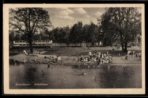 AK Groitzsch / Sa., Stadtbad mit Badegästen
