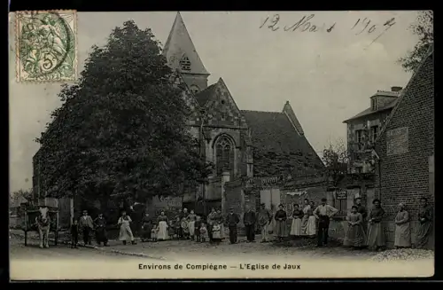 AK Jaux, L`Église de Jaux avec des villageois devant l`église