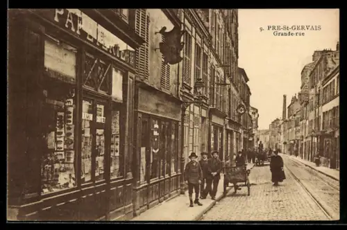 AK Pré-St-Gervais, Grande-rue avec passants et boutiques