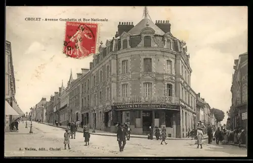 AK Cholet, Avenue Gambetta et Rue Nationale, scène animée avec passants et bâtiments historiques